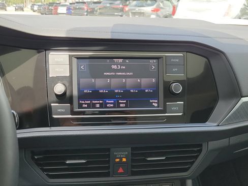 Used 2024 Volkswagen Jetta SE w/ Panoramic Sunroof Package FWD image 23