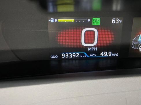 Used 2022 Toyota Prius XLE image 12