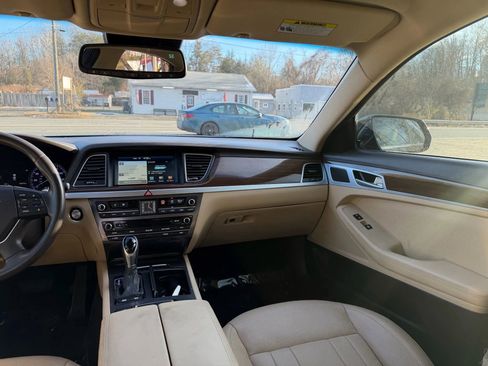 Used 2017 Genesis G80 3.8 image 30