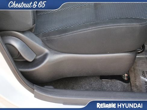 Used 2015 Nissan Versa Note SV FWD image 10