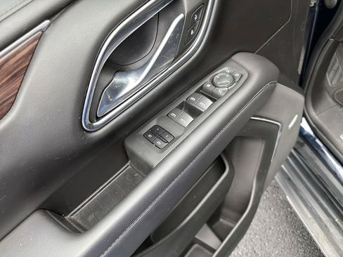 Used 2023 Chevrolet Suburban LT w/ Luxury Package image 13