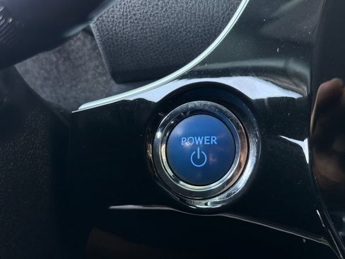 Used 2022 Toyota Prius FWD image 23