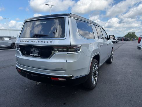 Used 2023 Jeep Grand Wagoneer Series III AWD/4WD image 5
