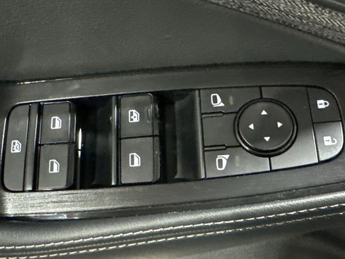 Used 2021 Nissan Rogue S image 17