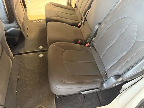 Used 2018 Chrysler Pacifica Touring Plus image 29