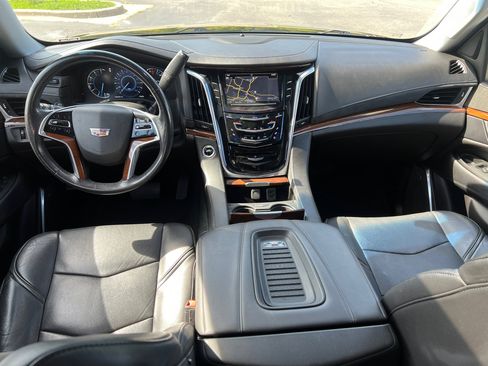 Used 2018 Cadillac Escalade Luxury image 35