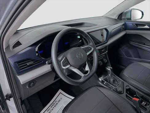 Used 2023 Volkswagen Taos SE w/ Panoramic Sunroof Package AWD/4WD image 9