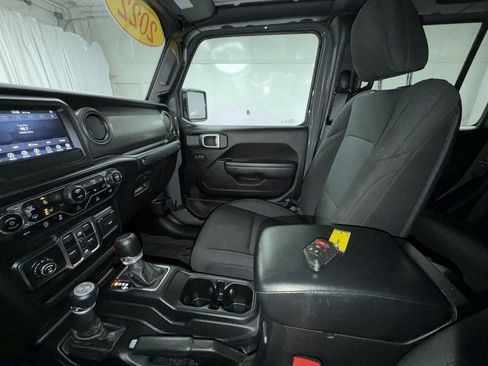 Used 2022 Jeep Gladiator Sport image 6