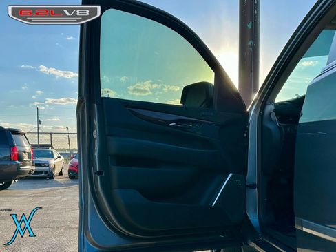 Used 2020 Cadillac Escalade Luxury AWD/4WD image 12