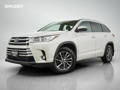 Used 2018 Toyota Highlander XLE AWD/4WD image 1