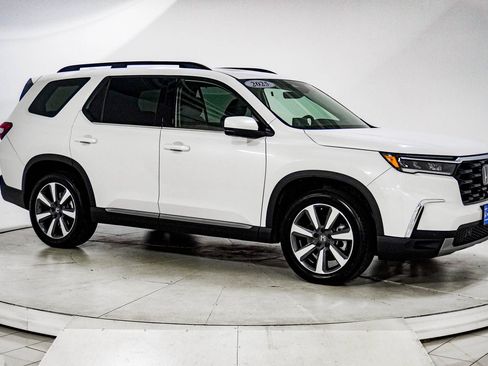 Used 2025 Honda Pilot Touring image 14