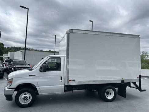 New 2025 Ford E-350 and Econoline 350 Super Duty w/ Power Equipment Group RWD image 4