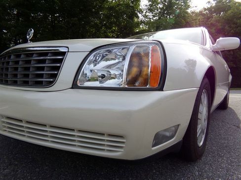 Used 2003 Cadillac De Ville Sedan w/ Comfort & Convenience Package image 2