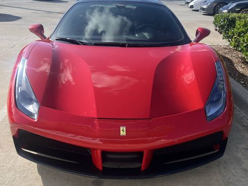 Used 2018 Ferrari 488 GTB RWD image 1