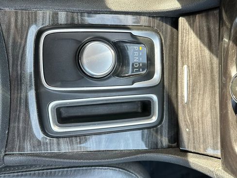 Used 2016 Chrysler 300 Limited image 25