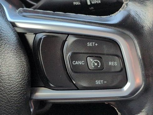 Used 2019 Jeep Wrangler Unlimited Sahara w/ Dual Top Group AWD/4WD image 26