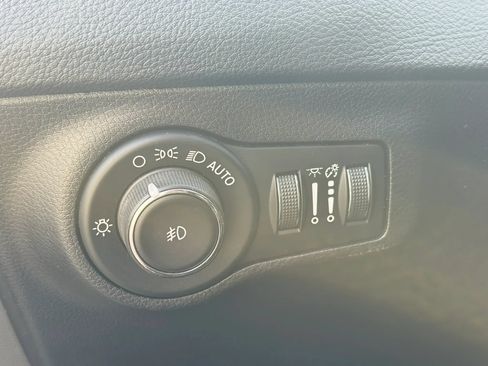 Used 2019 Jeep Compass Limited AWD/4WD image 19