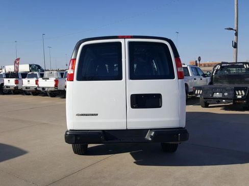 Used 2022 Chevrolet Express 2500 w/ Driver Convenience Package RWD image 8