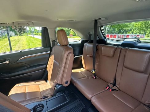 Used 2018 Toyota Highlander Limited AWD/4WD image 30