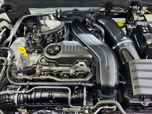 Used 2025 Volkswagen Taos SE image 35