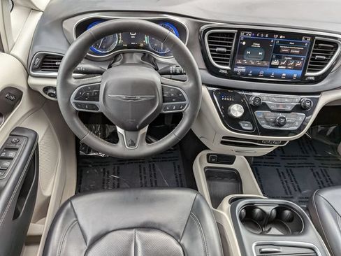 Used 2023 Chrysler Pacifica Touring-L FWD image 29