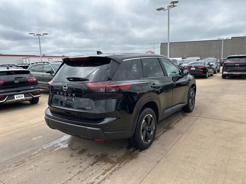 Used 2025 Nissan Rogue SV image 3