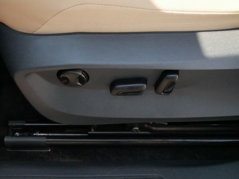 Certified 2024 Volkswagen Tiguan SE AWD/4WD image 20