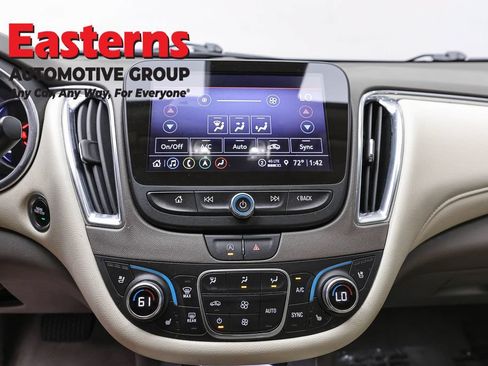 Used 2024 Chevrolet Malibu LT FWD image 12