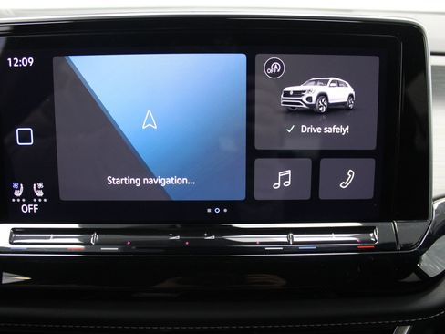 Used 2024 Volkswagen Atlas Cross Sport SE image 39