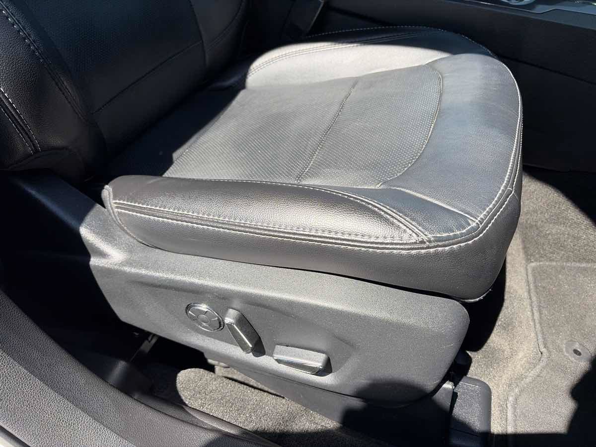 Used 2017 Ford Explorer Limited w/ Equipment Group 301A FWD image 33