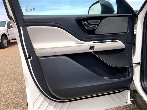 New 2026 Lincoln Aviator 2WD image 10