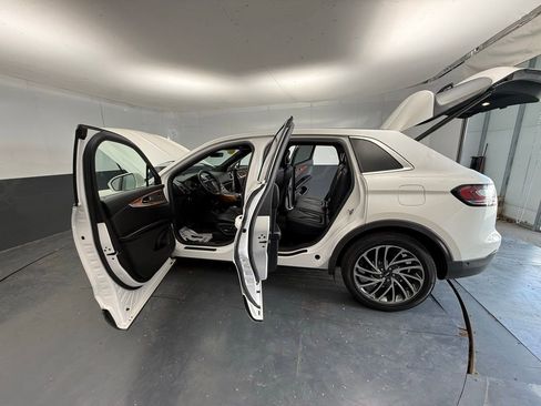 Used 2019 Lincoln Nautilus Reserve image 19