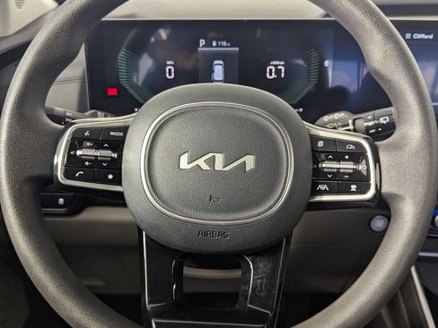 Used 2026 Kia Carnival LX FWD image 14