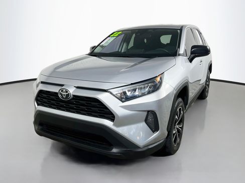 Used 2022 Toyota RAV4 LE FWD image 10