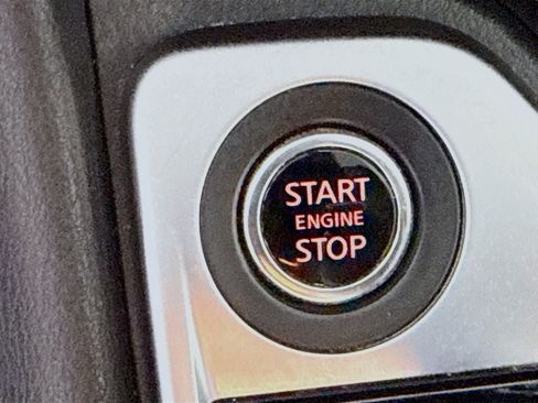 Used 2025 Nissan Sentra SV FWD image 21