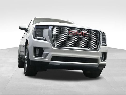 Used 2021 GMC Yukon XL Denali image 17