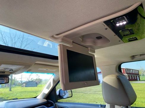 Used 2019 Chevrolet Suburban LT AWD/4WD image 20