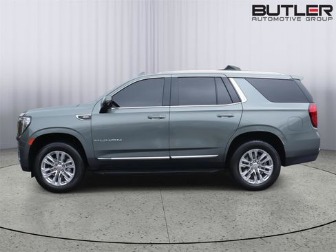 Used 2024 GMC Yukon SLT w/ SLT Luxury Package AWD/4WD image 4