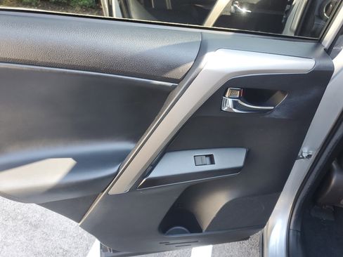 Used 2018 Toyota RAV4 XLE image 14