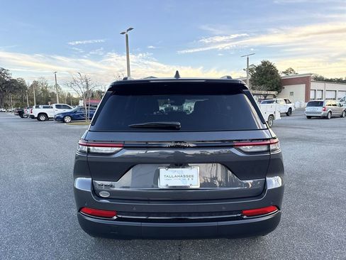 New 2025 Jeep Grand Cherokee Altitude image 4
