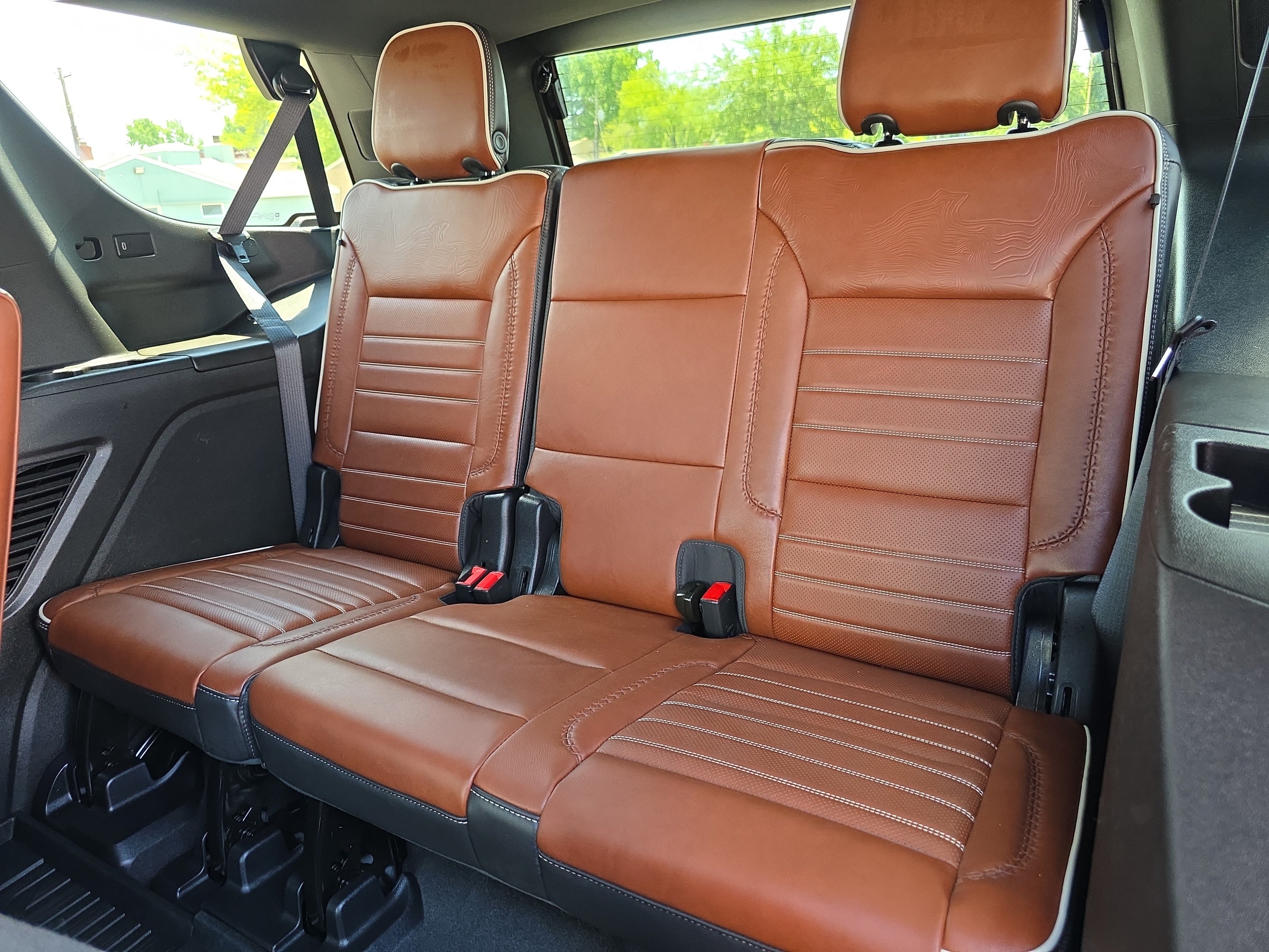 Used 2024 GMC Yukon Denali Ultimate AWD/4WD image 12