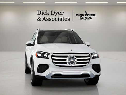 Used 2025 Mercedes-Benz GLS 450 4MATIC image 35