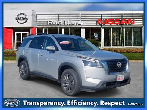 Used 2024 Nissan Pathfinder SV AWD/4WD image 1