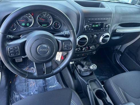Used 2016 Jeep Wrangler Rubicon w/ Power Convenience Group AWD/4WD image 12