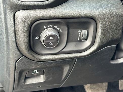 New 2026 RAM 1500 4x4 Crew Cab image 11