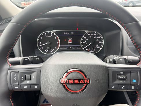 Used 2025 Nissan Rogue SV AWD/4WD image 22