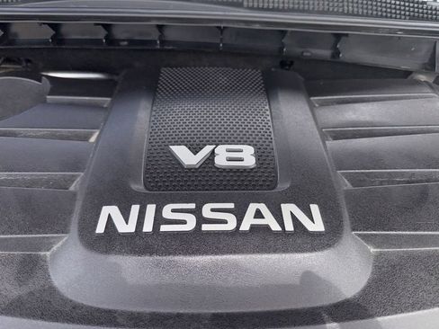 Used 2018 Nissan Titan SV w/ SV Convenience Package AWD/4WD image 29