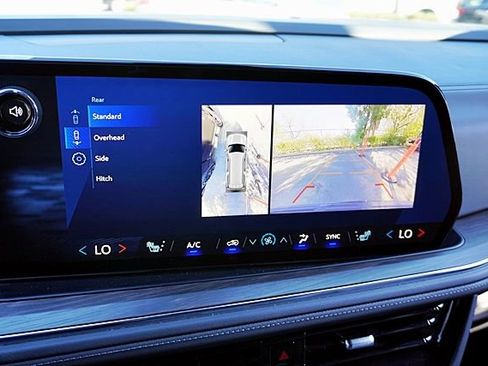 Used 2025 Chevrolet Suburban Z71 image 26