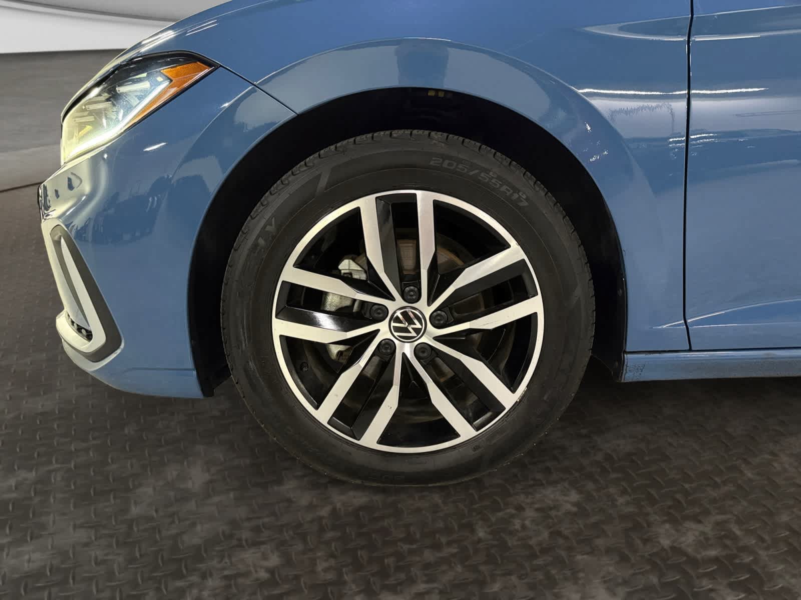 Used 2025 Volkswagen Jetta SE FWD image 21