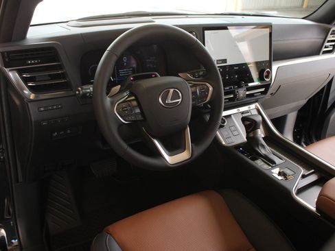 Used 2026 Lexus GX 550 AWD/4WD image 8